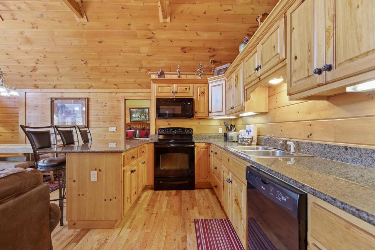 Above The Clouds, 4 Bedrooms, Pool Access, Private, Gaming, Sleeps 16 Гатлінбург Екстер'єр фото